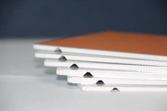 Resin Perekat Meleleh dengan Kekuatan Kupas Sangat Baik Untuk Film Panel Komposit Aluminium